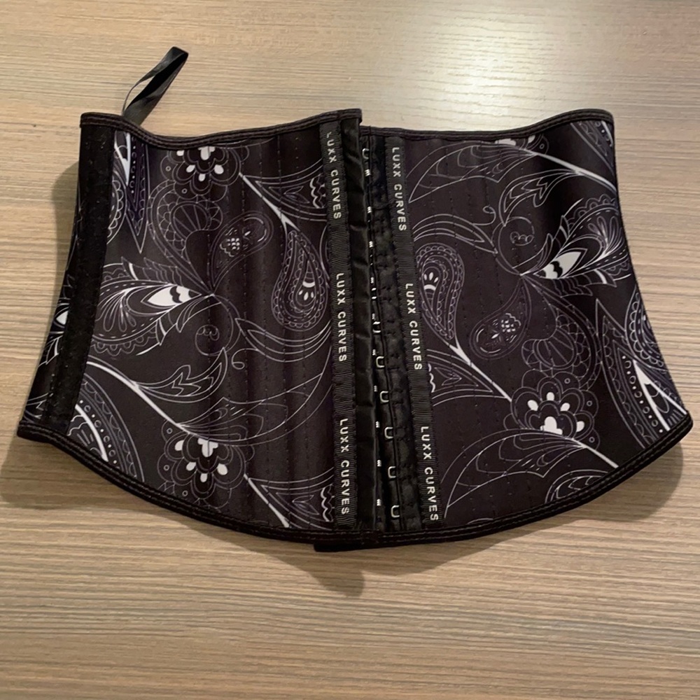 LUXX CURVES small - short torso waist trainer